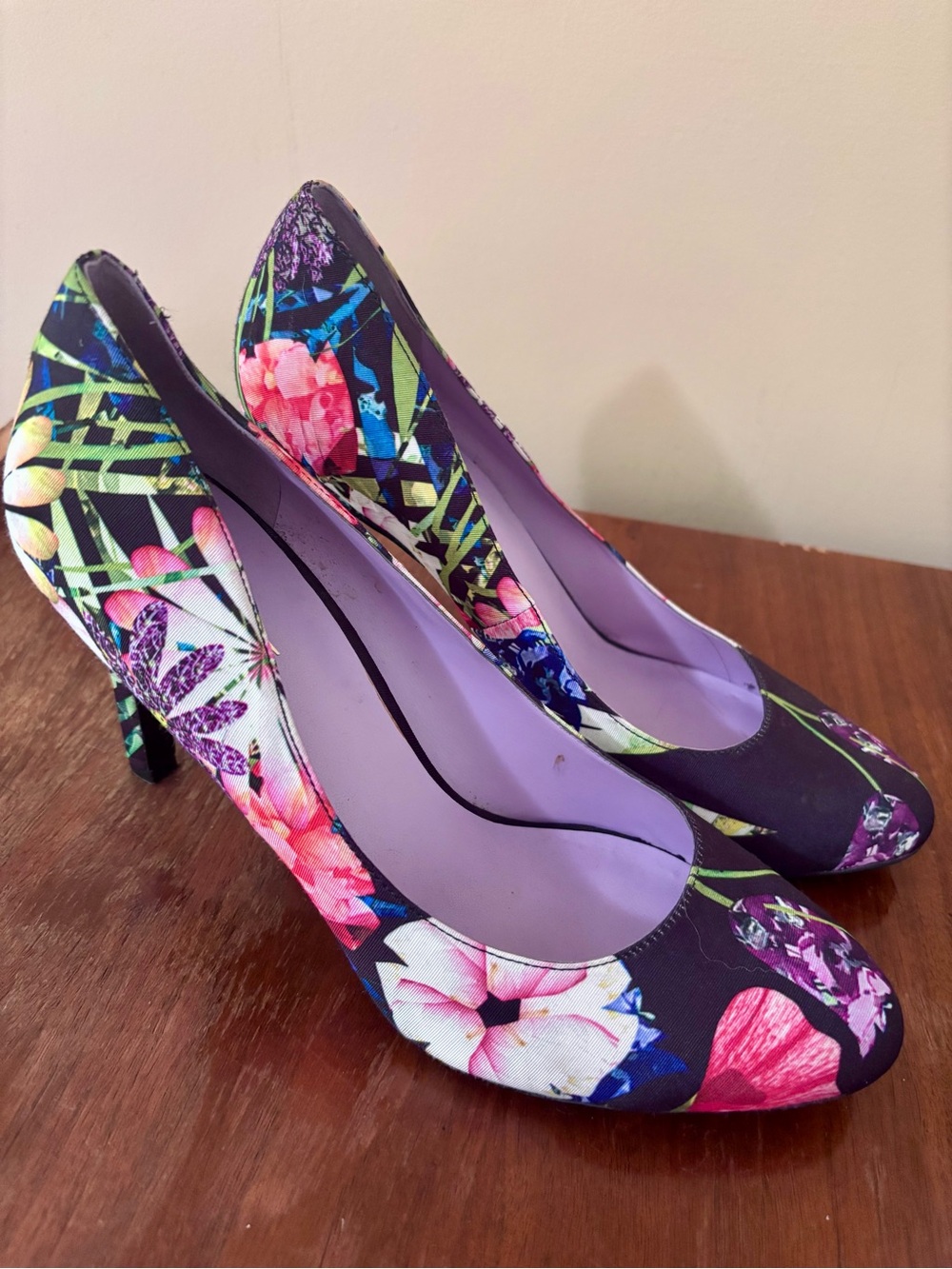 Nine West| Tatiana Black & Purple Floral Print High Heel Satin Pumps Sz 9.5 - Picture 6 of 9